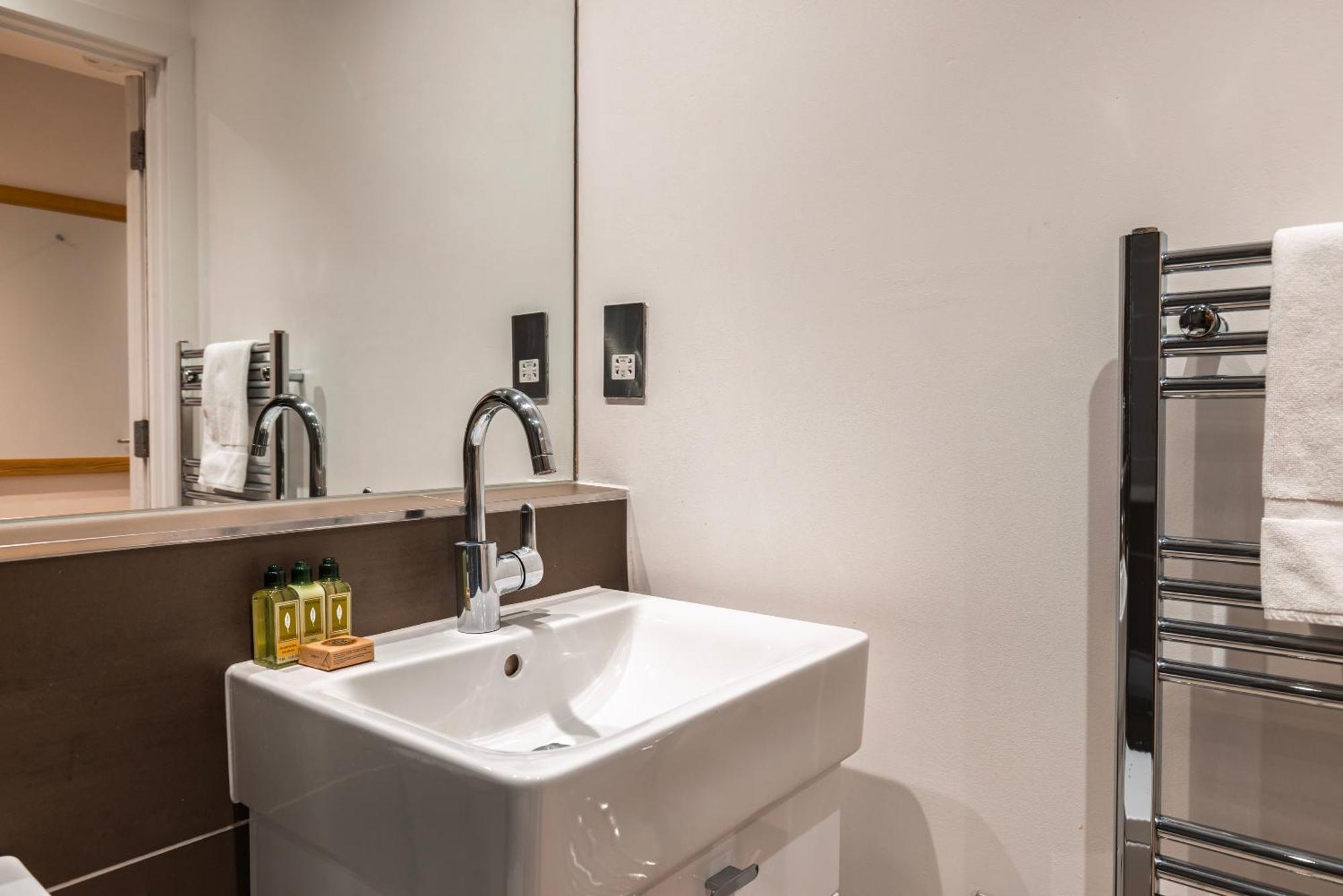 Barbican Serviced Apartments By Lovelystay London Room photo